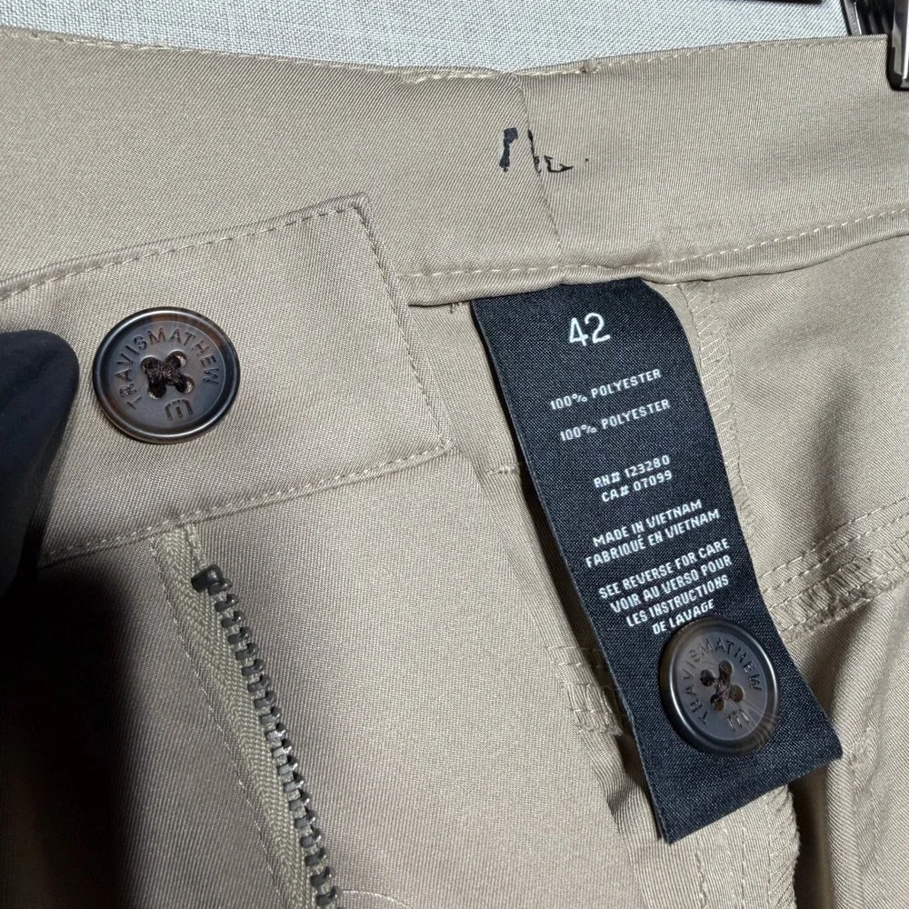 TravisMathew Pants Men 42x32 Khaki Straight Open to Air Golf Performance Chinos